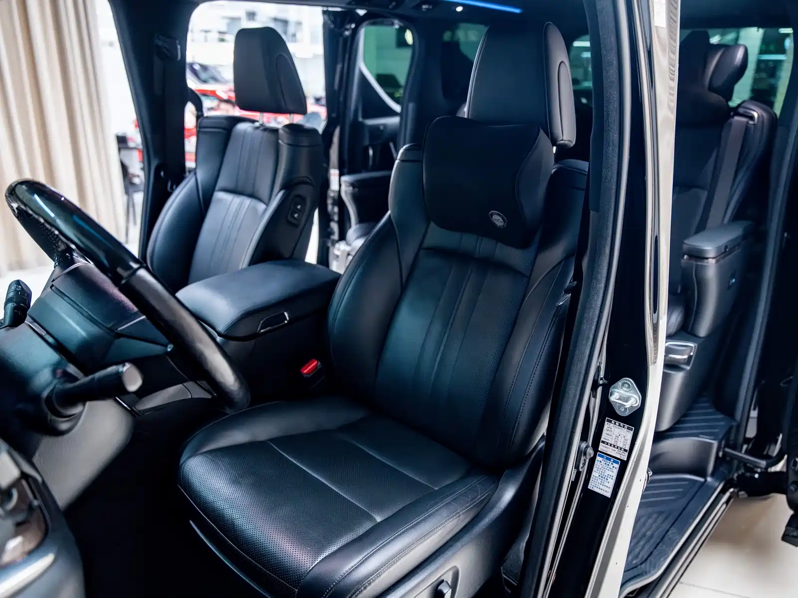 Фото 5 - Toyota Vellfire