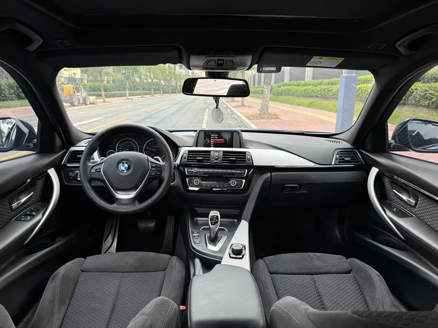 BMW 3 Series 2017 320i M Sport фото 5