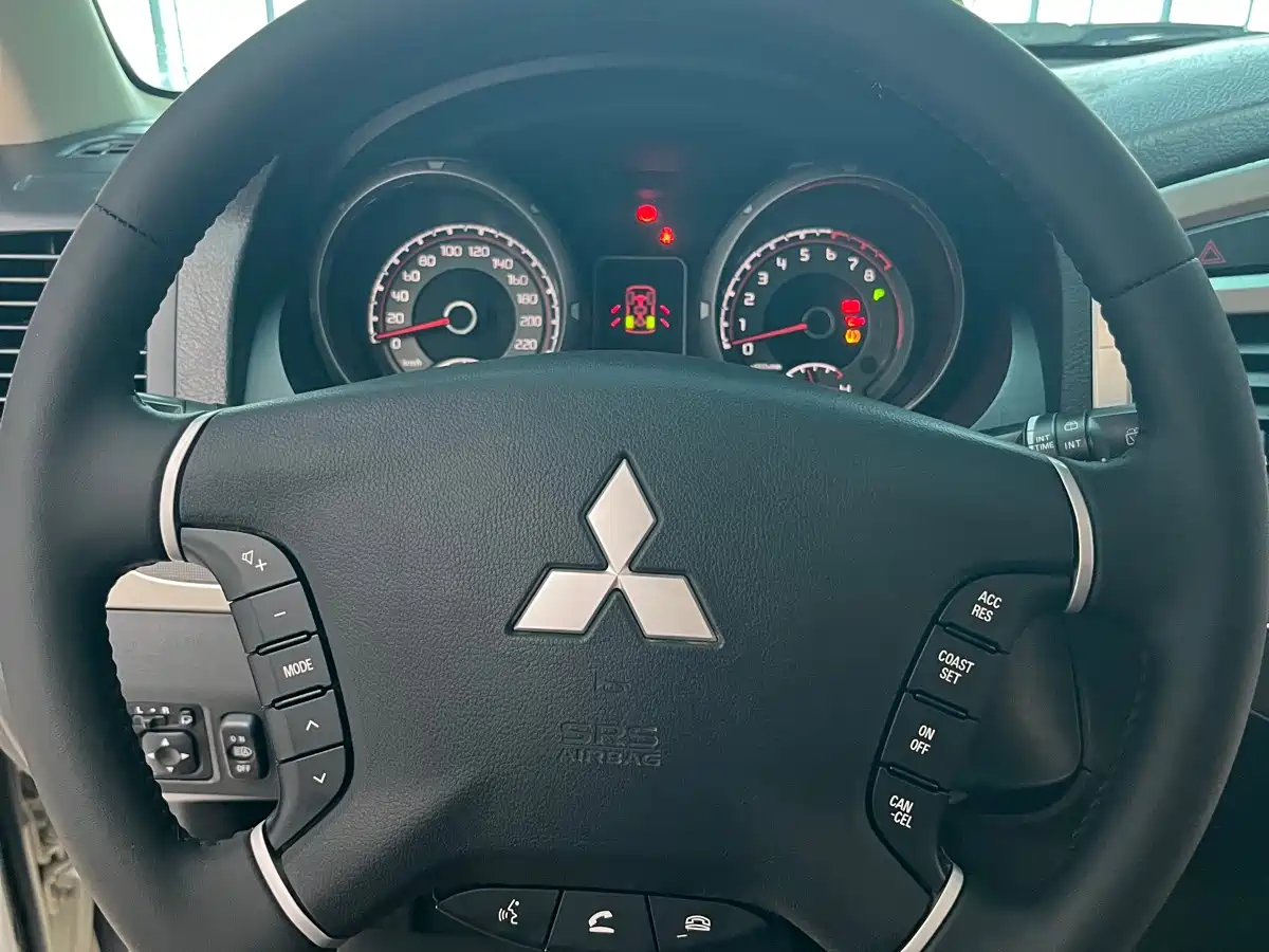 Mitsubishi Pajero (Import) 2019 3.0L Auto Standard Version фото 13