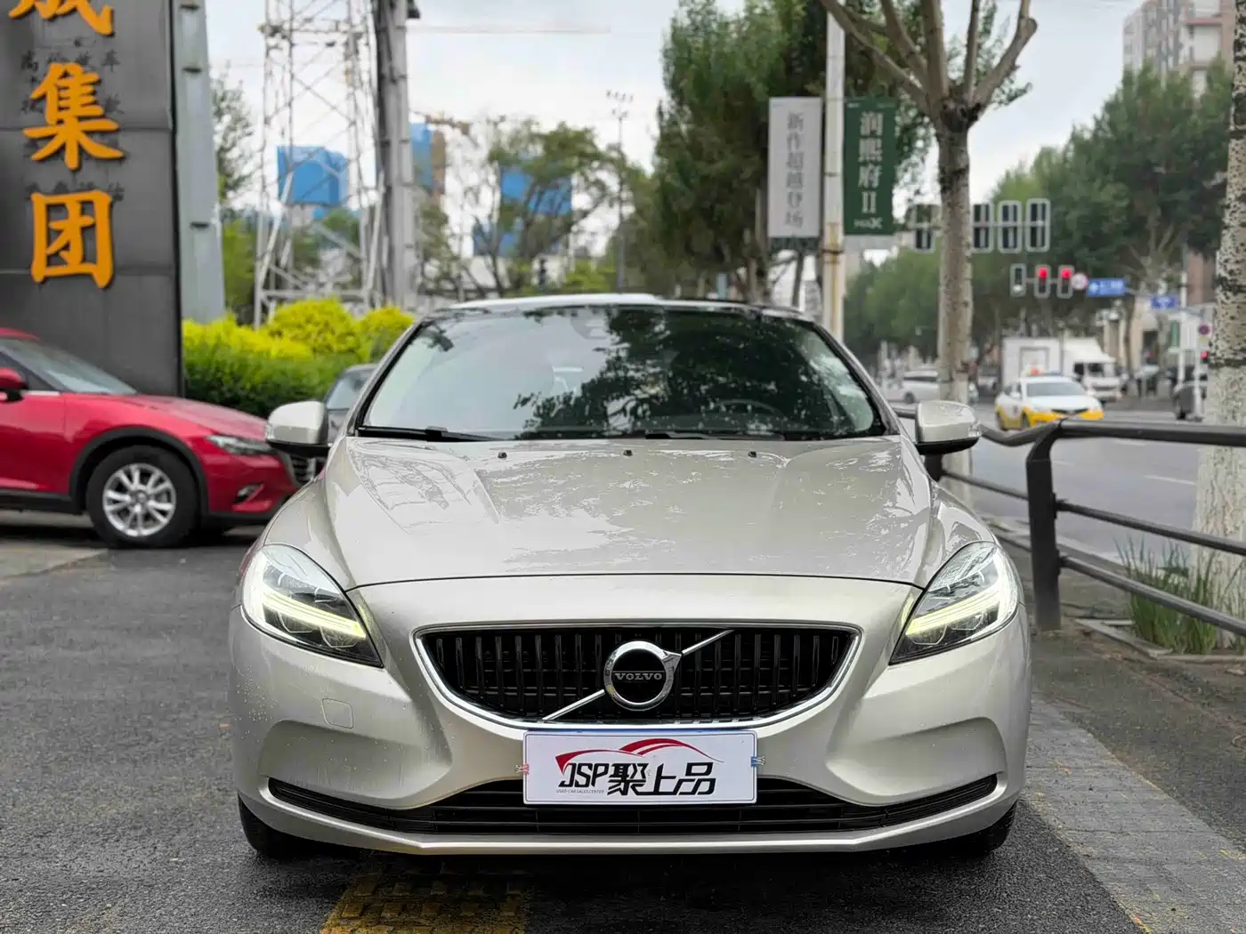 Фото 2 - Volvo V40