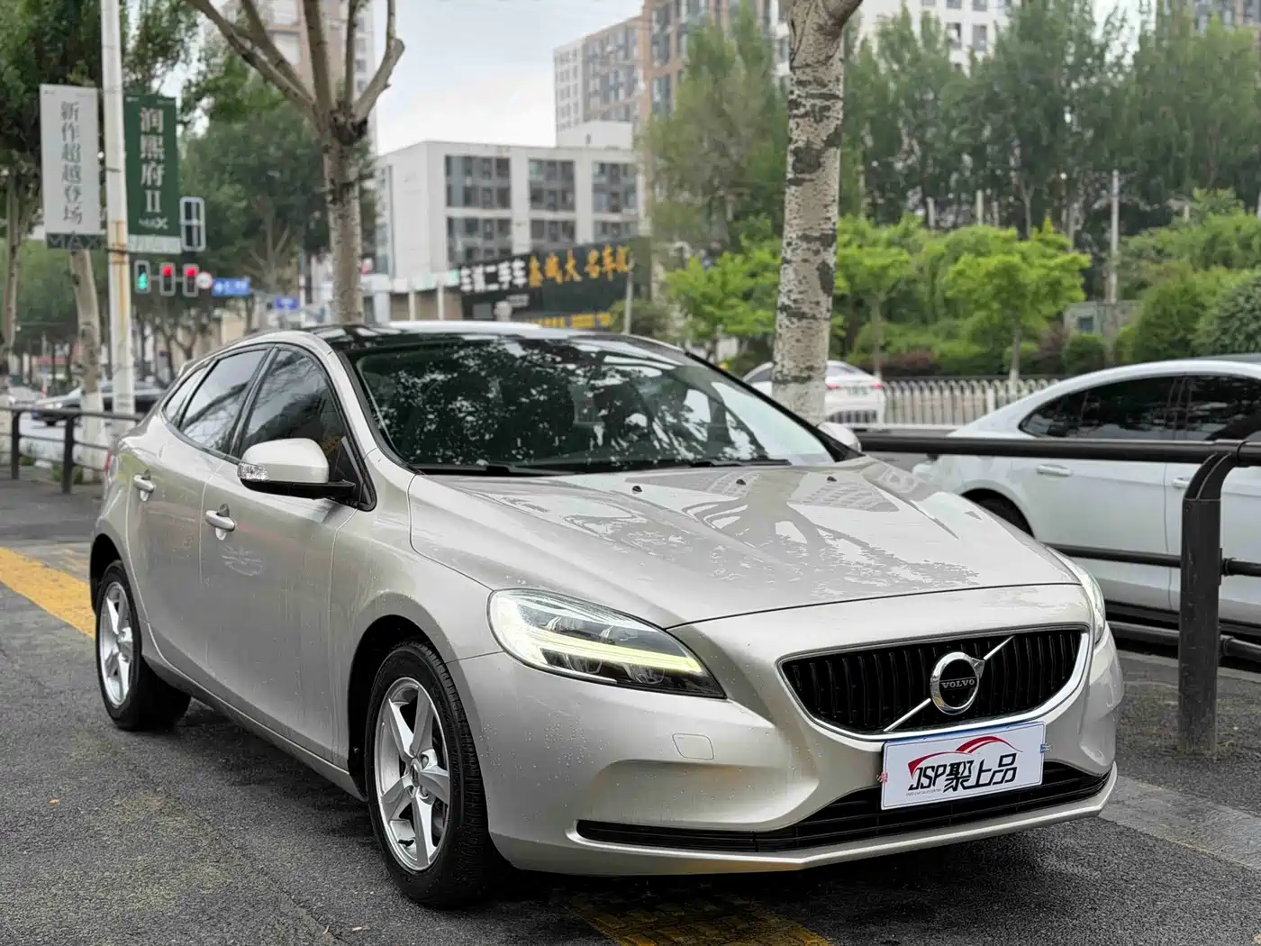Фото 3 - Volvo V40