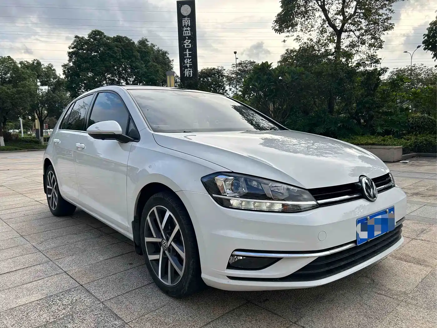 Volkswagen Golf 2020 Beloved Edition 280TSI DSG Comfort фото 2
