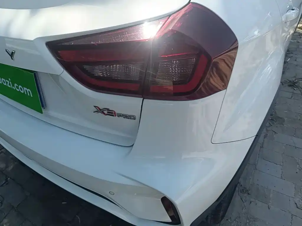 Фото 8 - Geely Vision X3