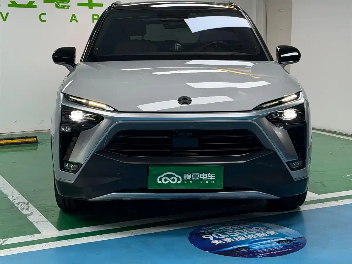 Фото 2 - NIO ES8