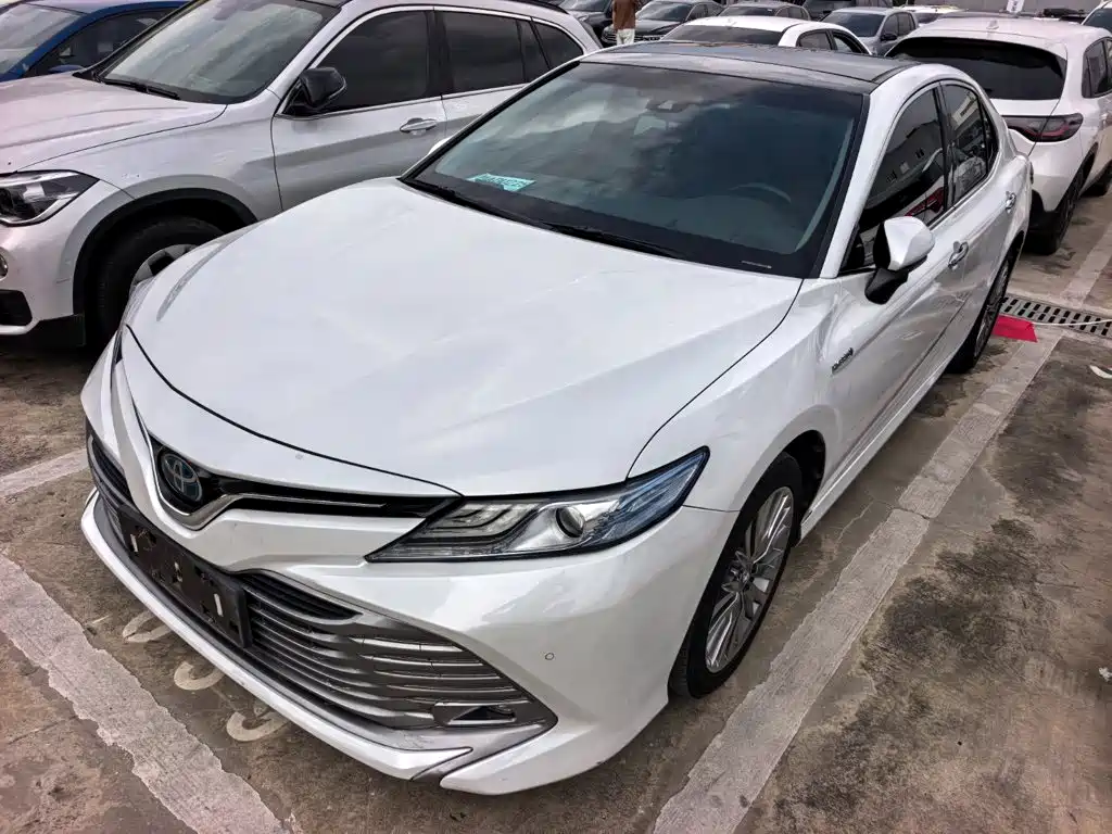 Фото 1 - Toyota Camry