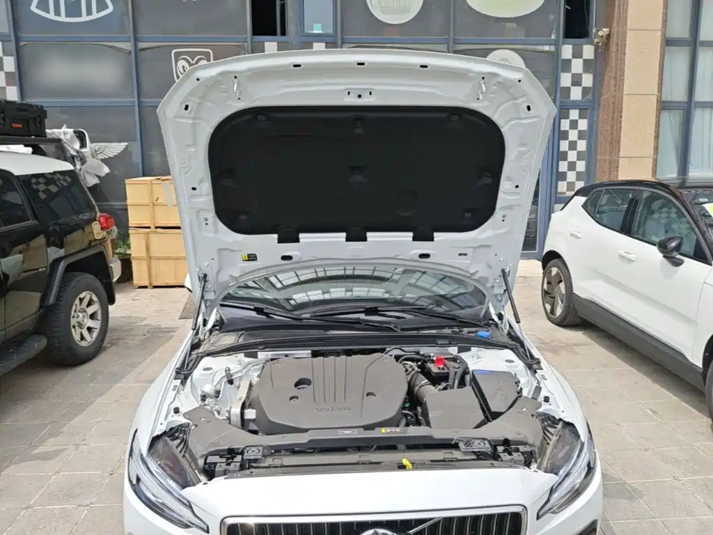 Volvo S60 2025 2025 B4 Smart Luxury Edition