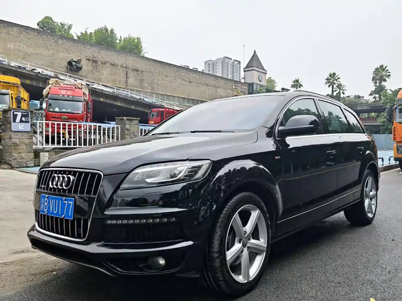Фото 2 - Audi Q7