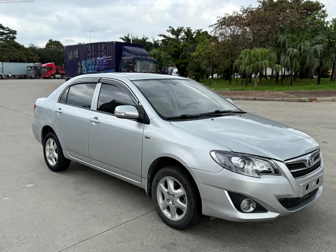 Toyota Corolla 2013 1.6L Automatic Luxury фото 3