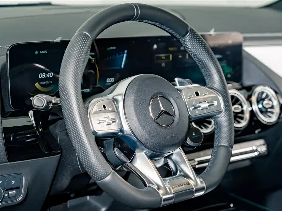 Mercedes-Benz GLA AMG 2023 Model AMG GLA 35 4MATIC фото 10