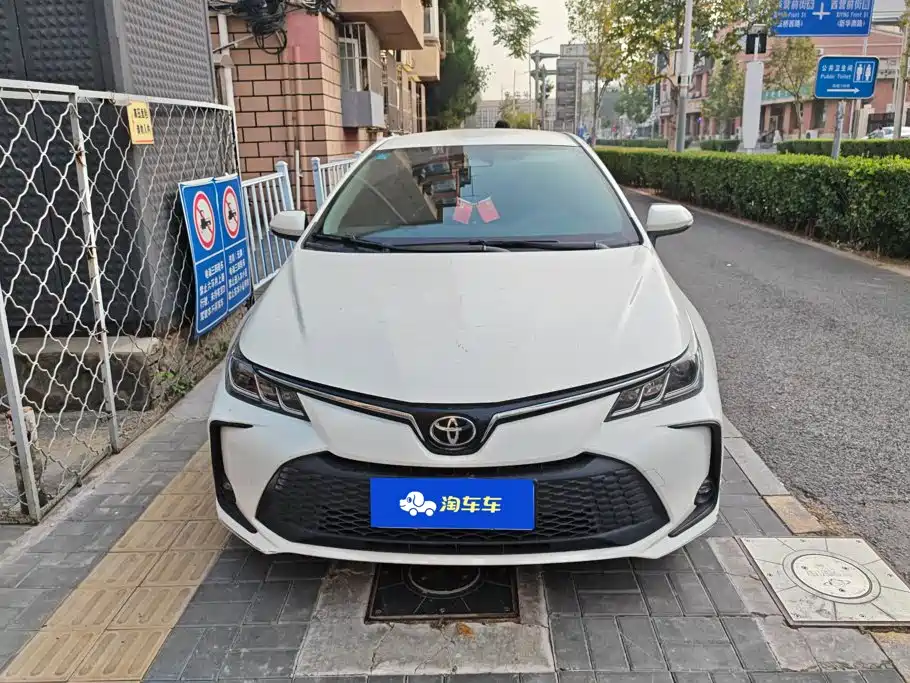 Фото 2 - Toyota Corolla
