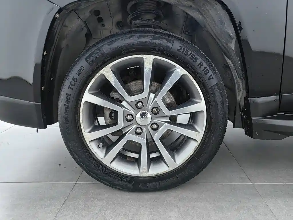 Photo 17 - Jeep Compass (Import)