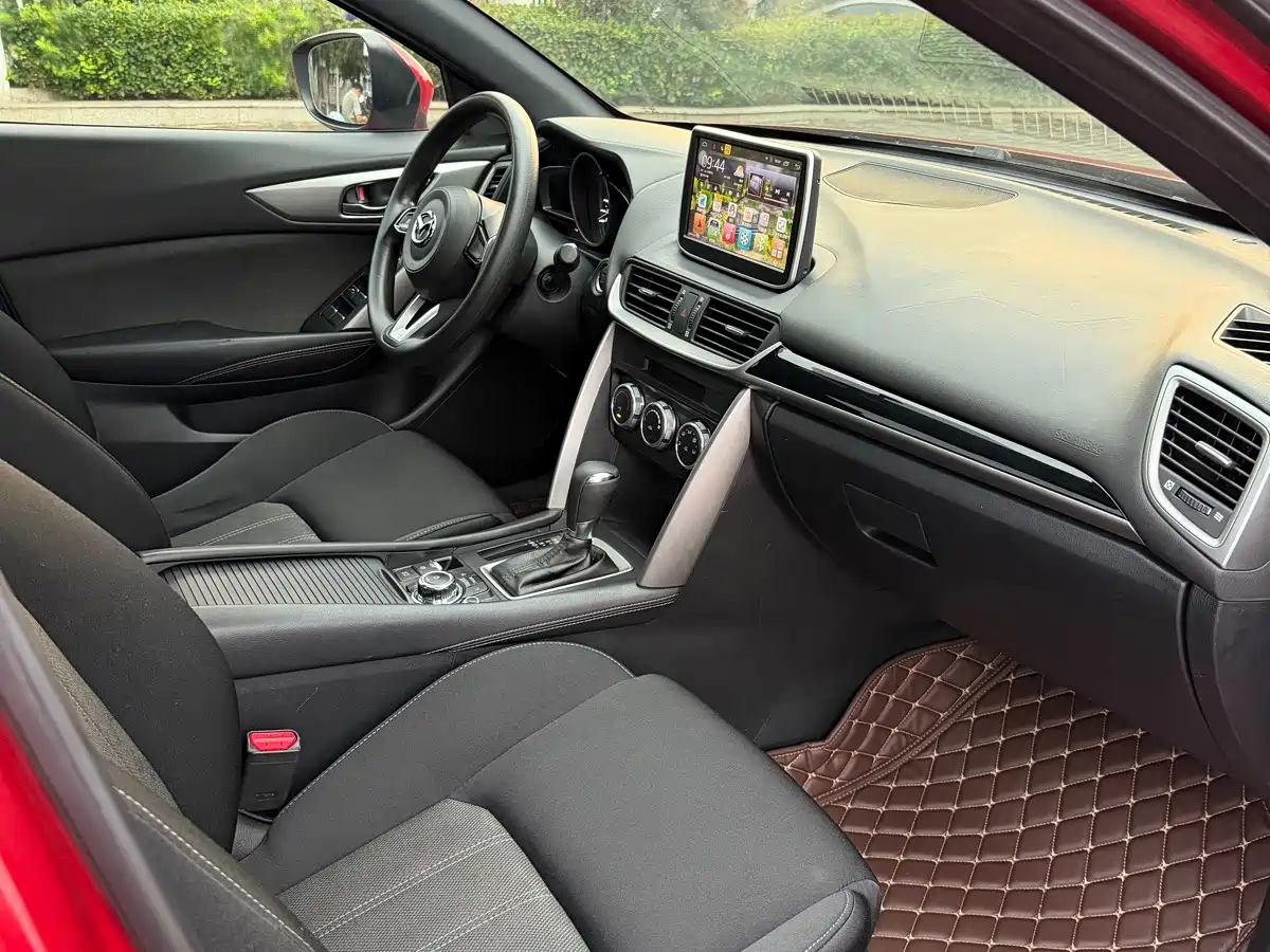 Photo 8 - Mazda CX-4