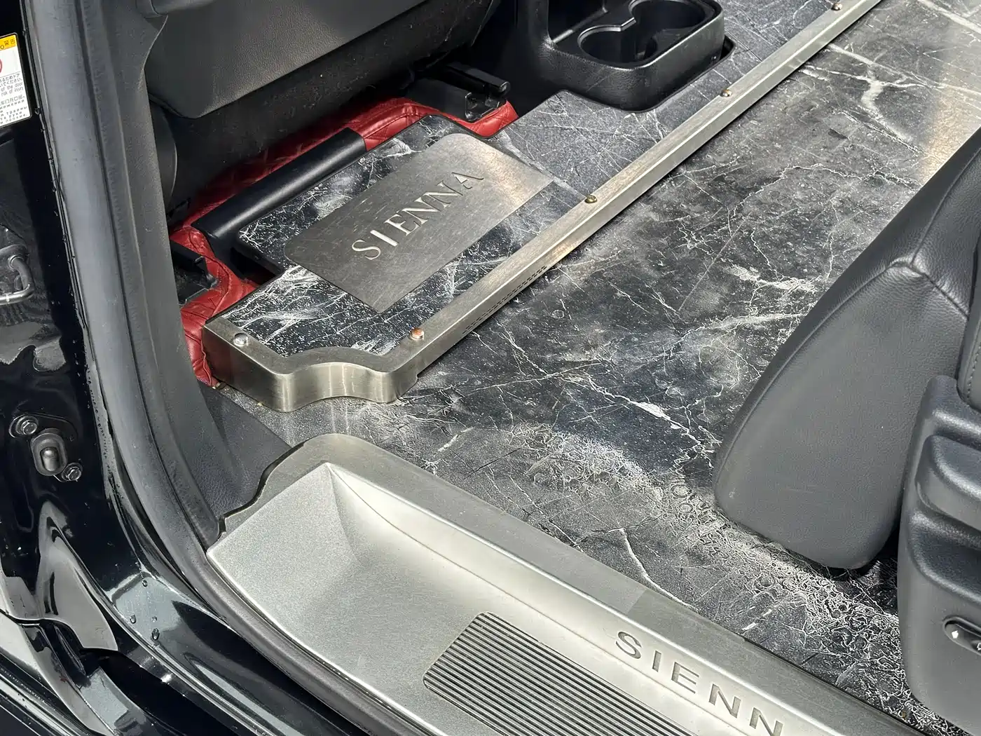 Toyota Sienna 2021 2.5L Hybrid Premium Edition фото 10
