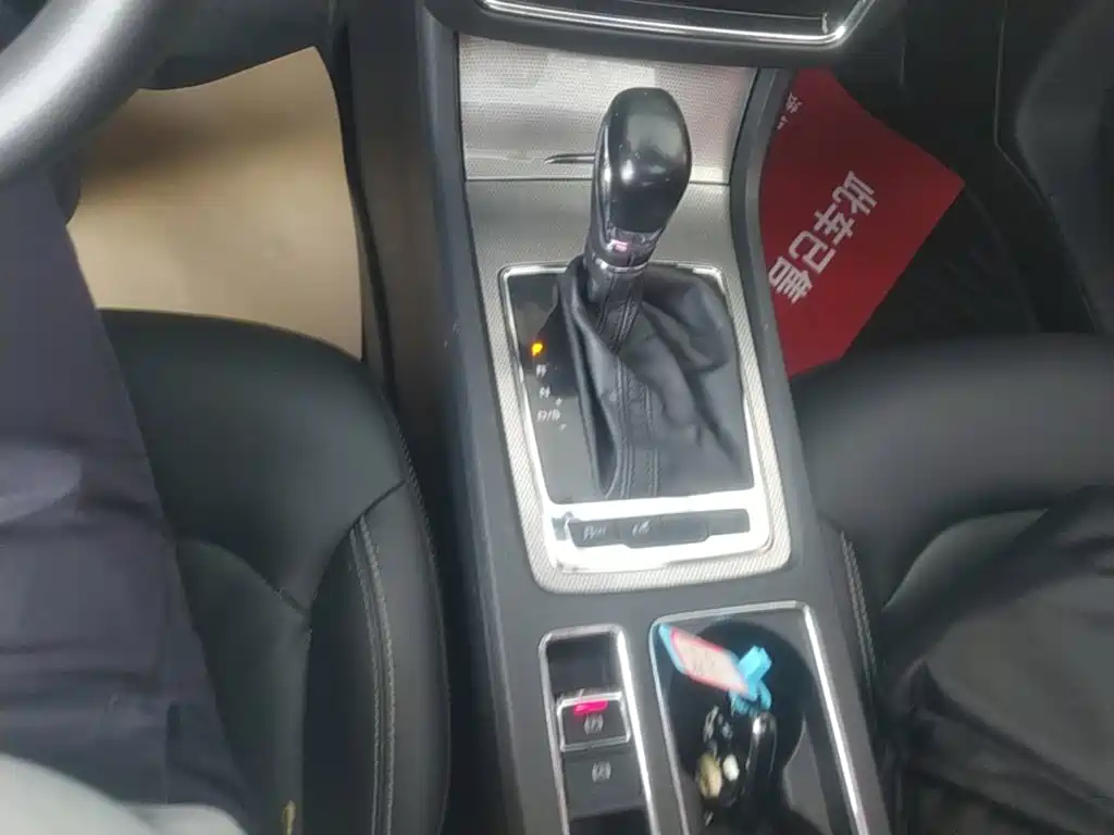 Roewe i6 2020 2020 PLUS 20T TST 4G Connected Glory Flagship Edition