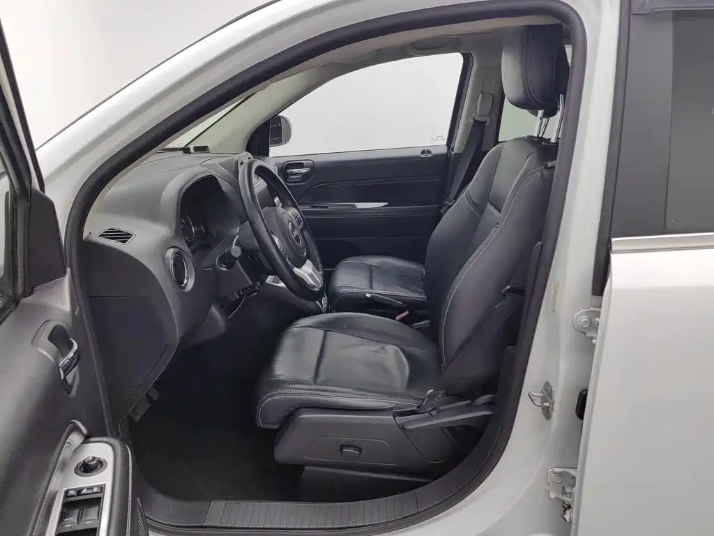 Фото 10 - Jeep Compass (Import)
