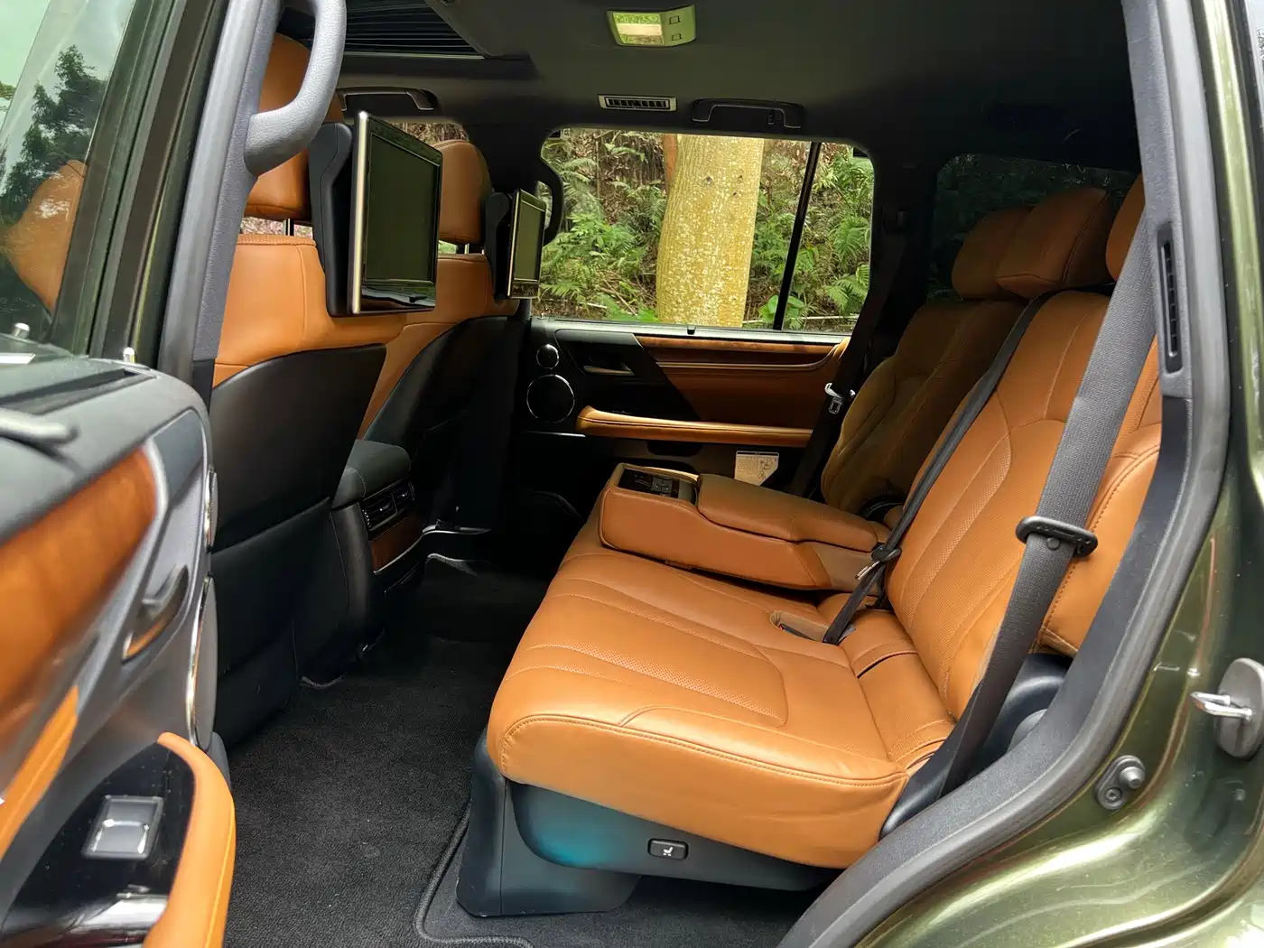 Lexus LX 2022