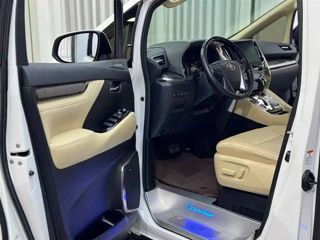 Toyota Alphard 2021 Hybrid 2.5L Premium фото 4