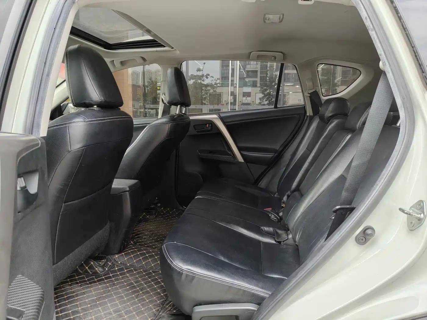 Toyota RAV4 Rongfang 2015 2.0L CVT 2WD Trend Edition фото 11