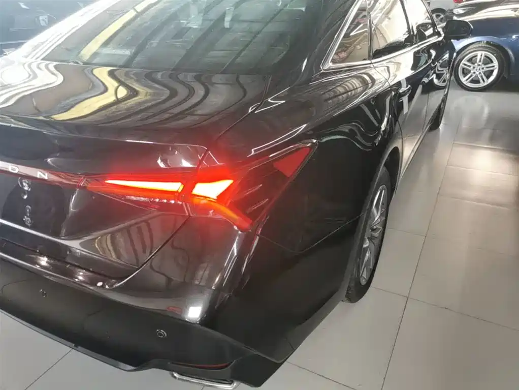 Toyota Avalon 2022 2.0L Luxury Edition фото 8