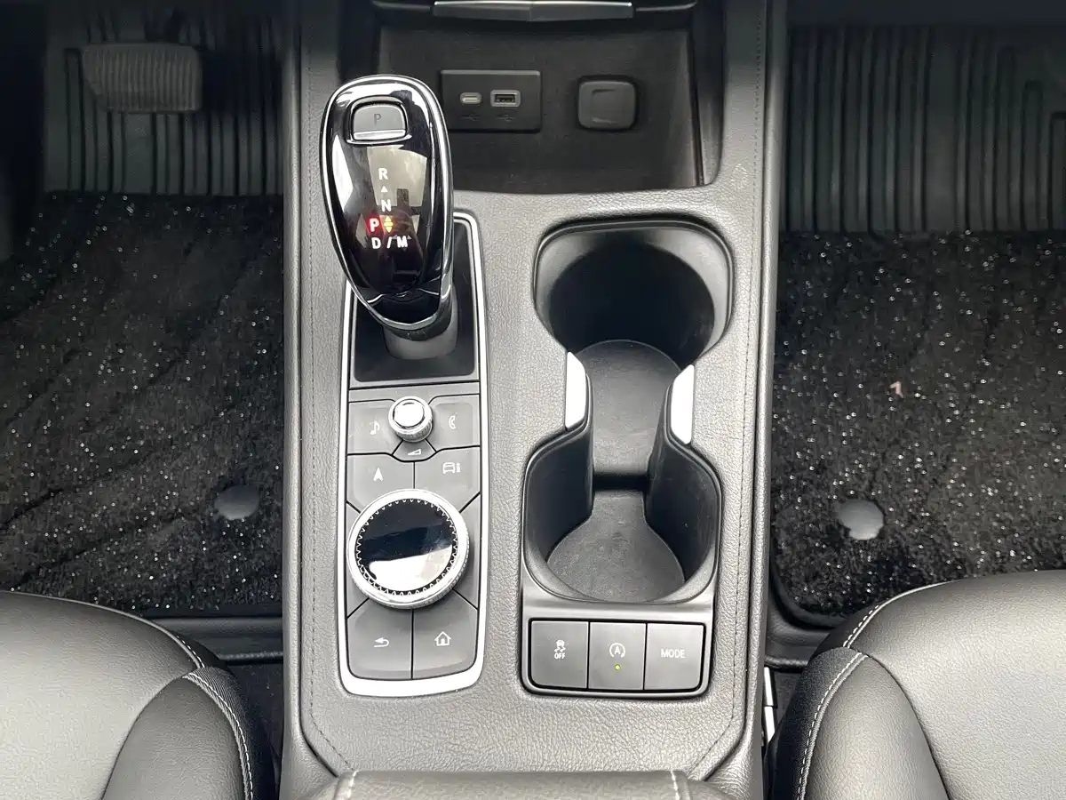 Cadillac XT4 2026 2024 Facelift 28T 2WD Luxury