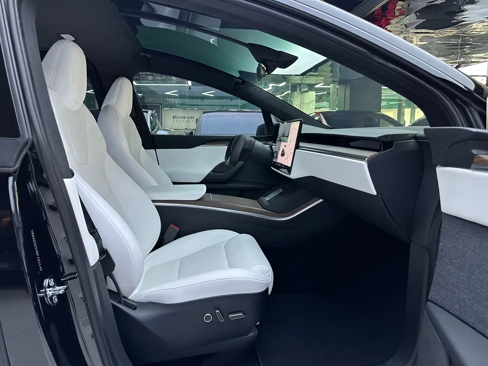 Фото 12 - Tesla Model X