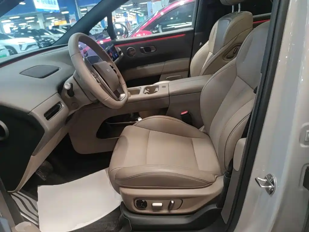 Li Auto i6 2026 2025 4WD Base Model