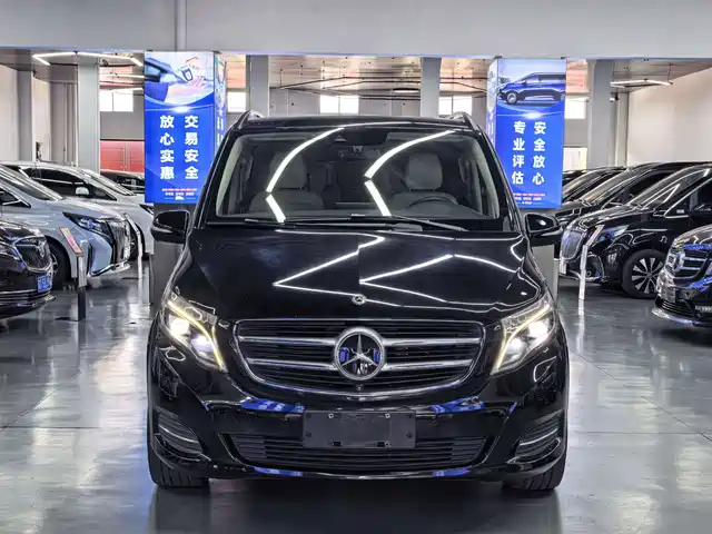 Mercedes-Benz V-Class 2017 Model V 260 L Premium Extended Edition — фото 2
