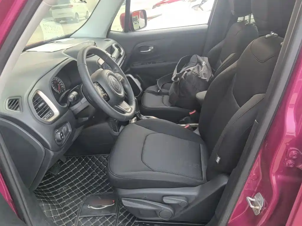 Фото 15 - Jeep Renegade