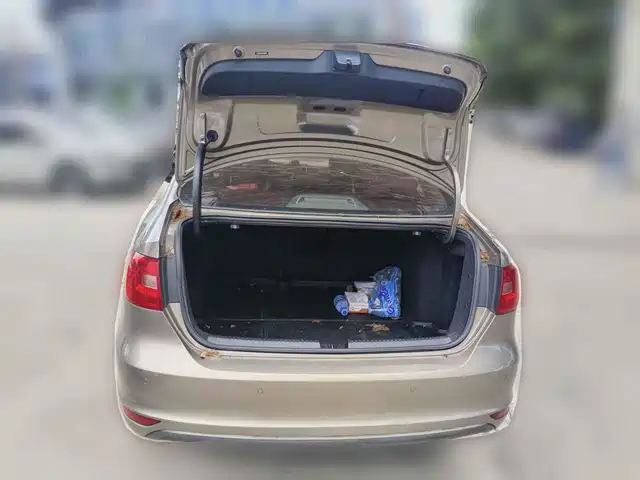 Volkswagen Sagitar 2014 Facelift 1.6L Automatic Leading Version — фото 5