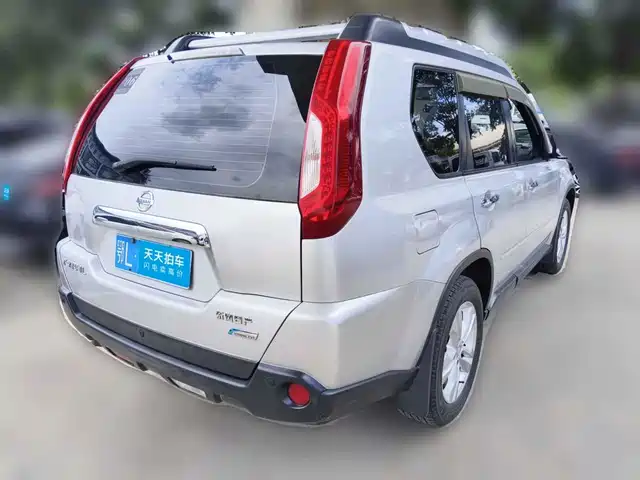 Nissan X-Trail 2012 2.5L CVT Luxury 4WD — фото 2