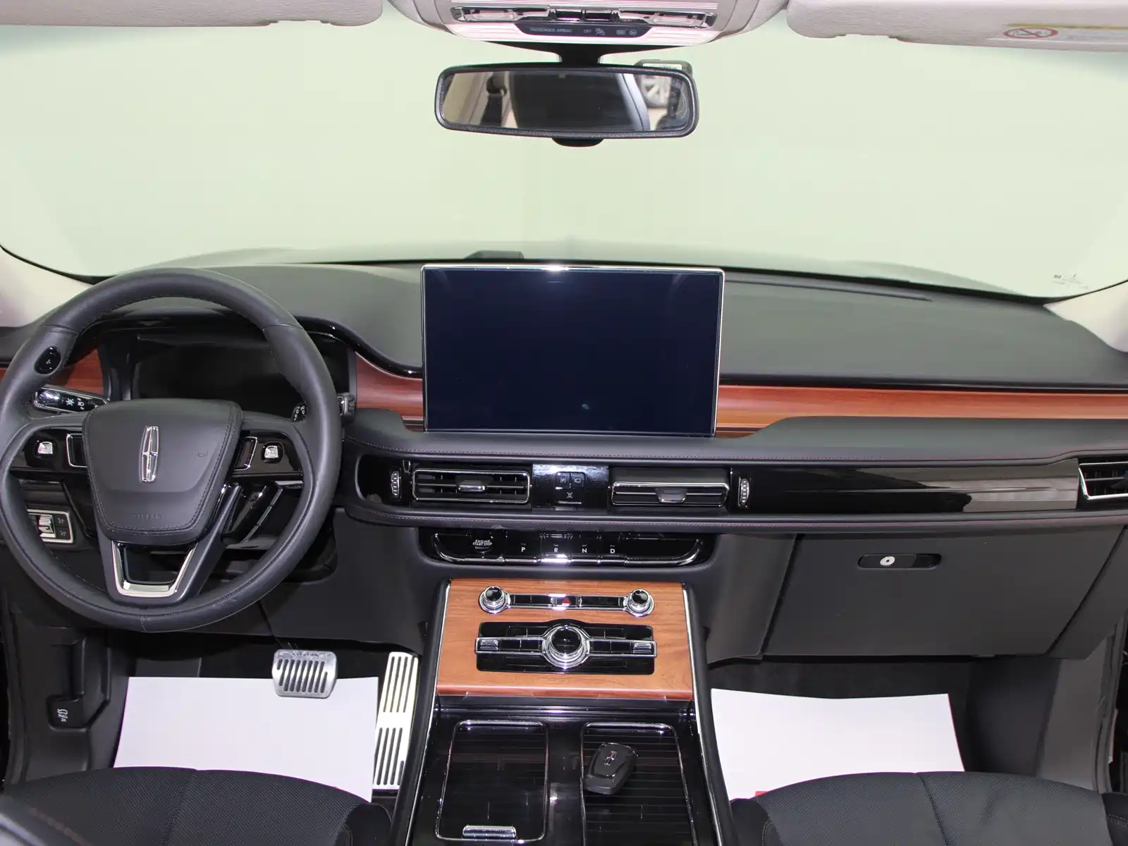 Фото 13 - Lincoln Aviator