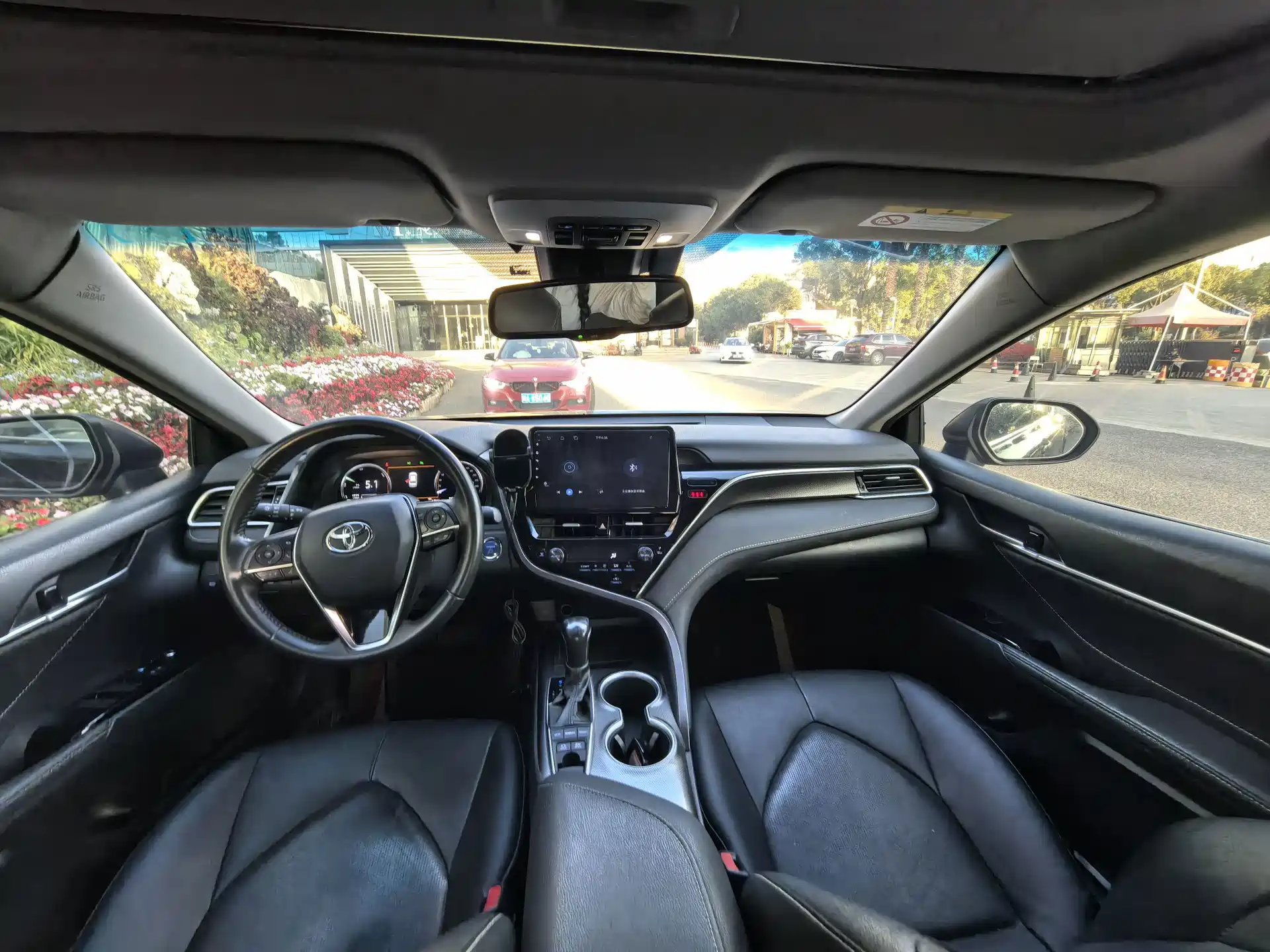 Фото 14 - Toyota Camry