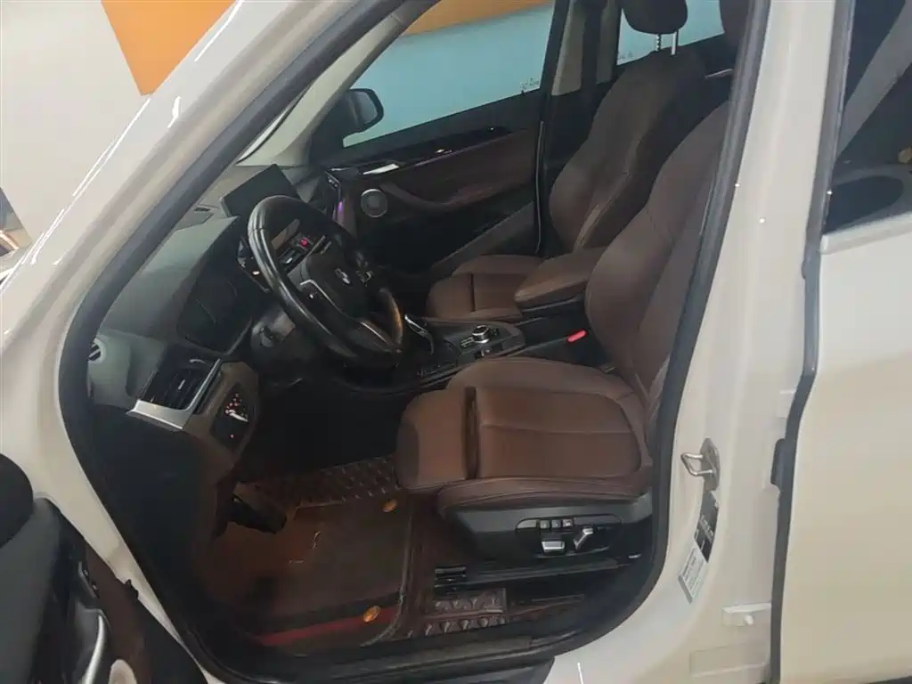 BMW X1 2022 sDrive25Li Leading фото 15