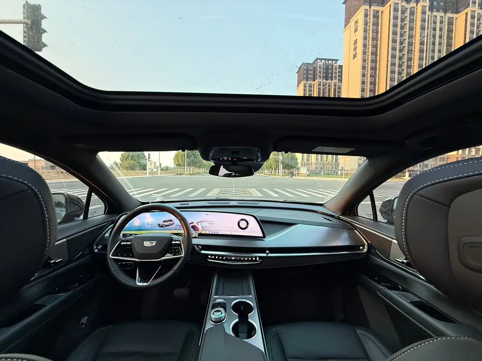 Photo 8 - Cadillac XT5