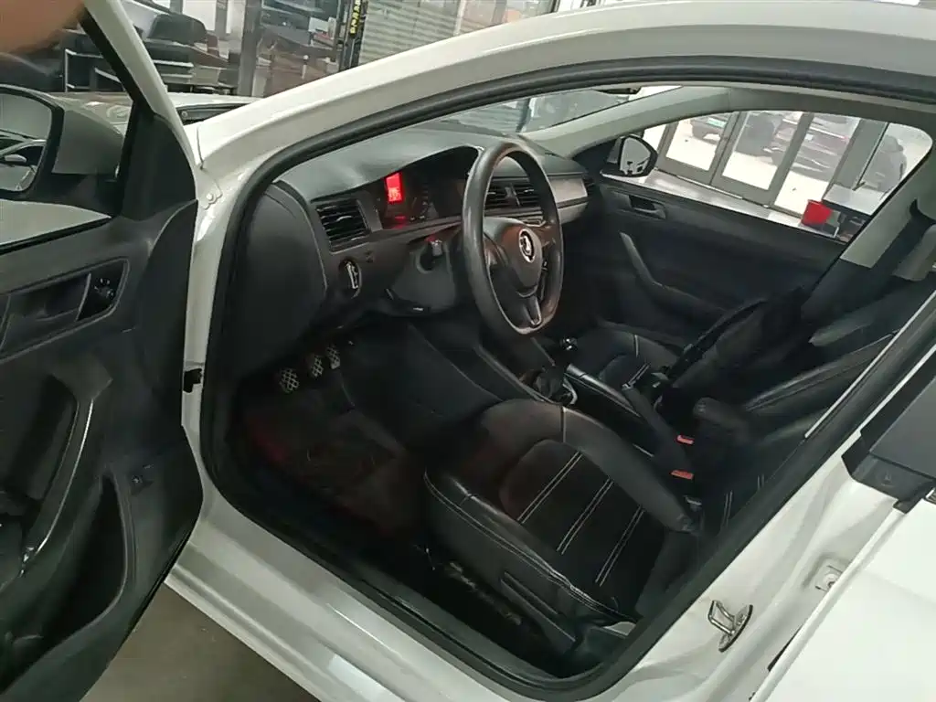 Volkswagen Santana 2016 1.6L Manual Trend Edition фото 16