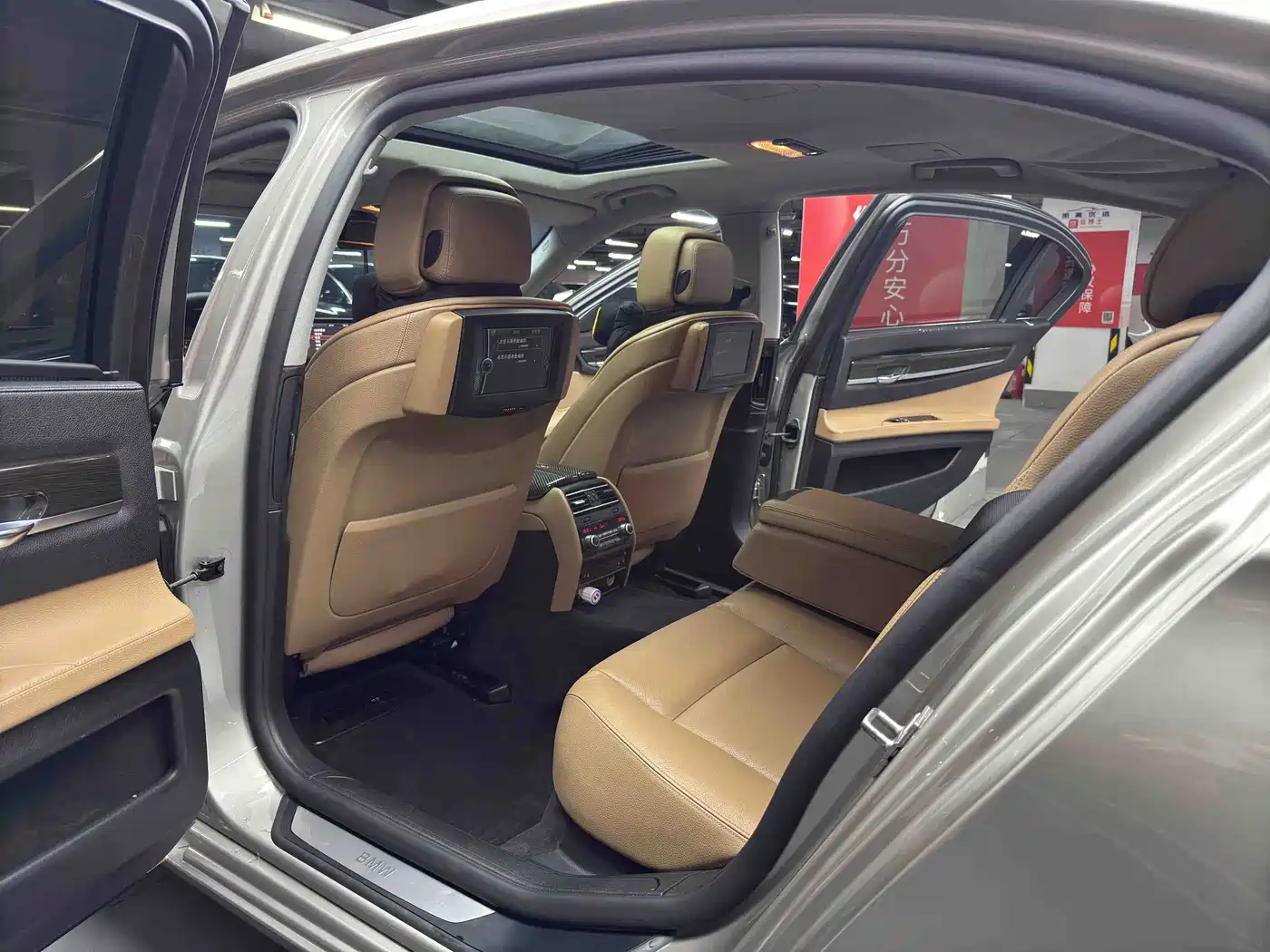BMW 7 Series 2009 Model 740Li Leading Edition фото 9