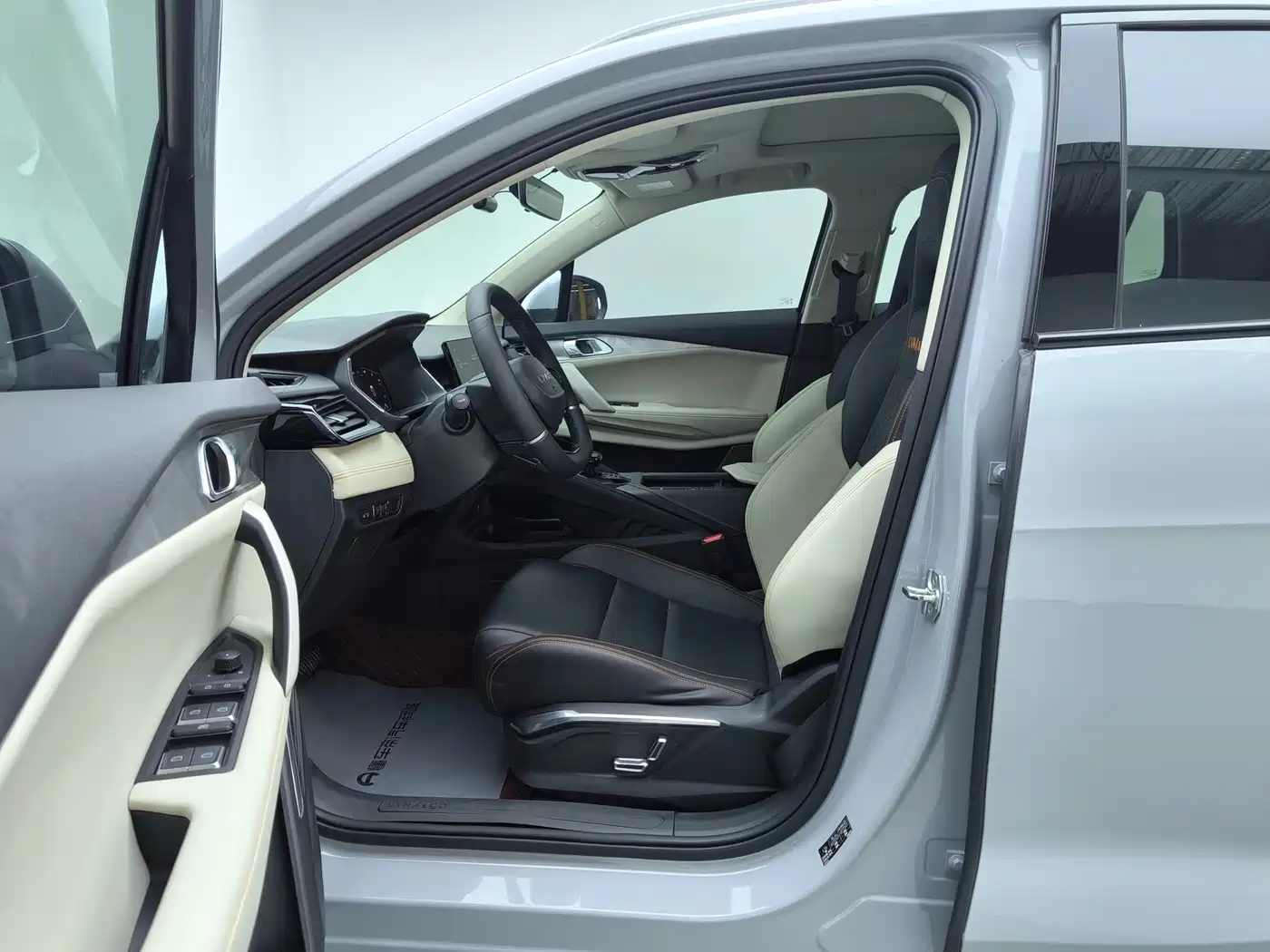 Lynk & Co 06 EM-P 2022 PHEV 84KM Range Pro фото 5