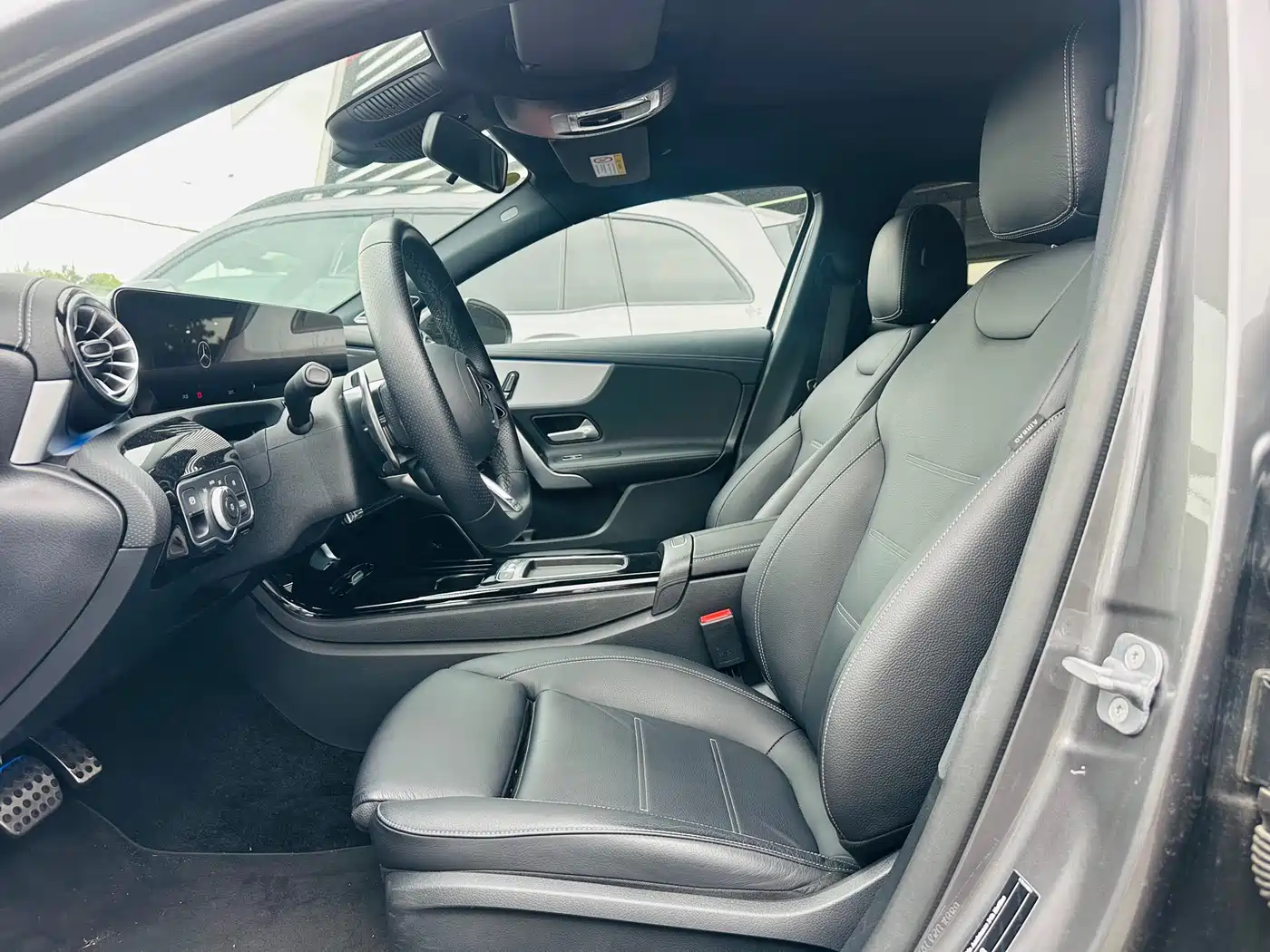 Mercedes-Benz A-Class AMG 2025 AMG A 35 L 4MATIC фото 4