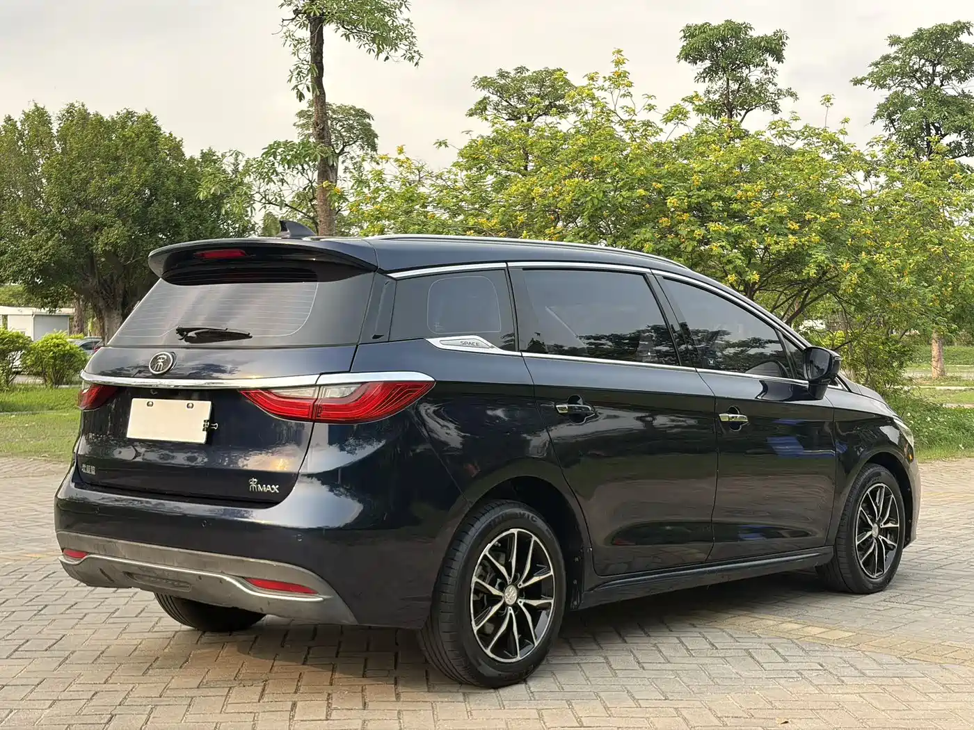 BYD Song MAX 2018 1.5T Auto Smart Connected Elite 6-Seater фото 5