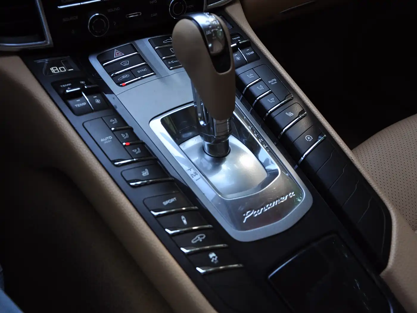 Porsche Panamera 2014 Panamera 4 3.0T фото 14