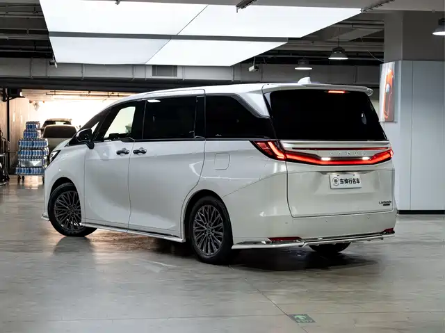 Lexus LM 2023 350h 7-Seater Elegance Edition — фото 4