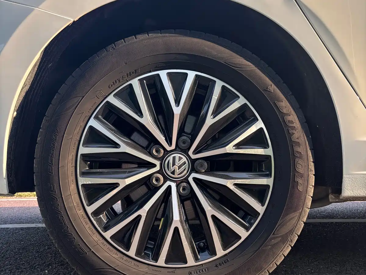 صورة 17 - Volkswagen Sagitar