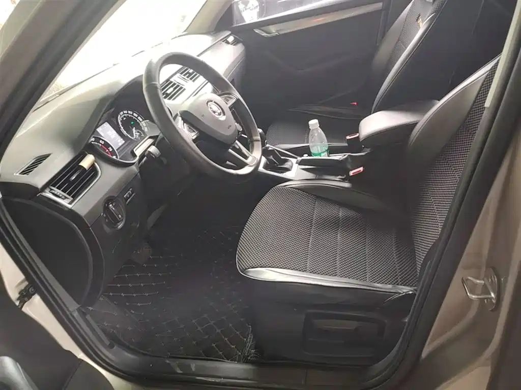 Škoda Octavia 2019 TSI230 DSG Zhixing Comfort Edition China VI фото 15