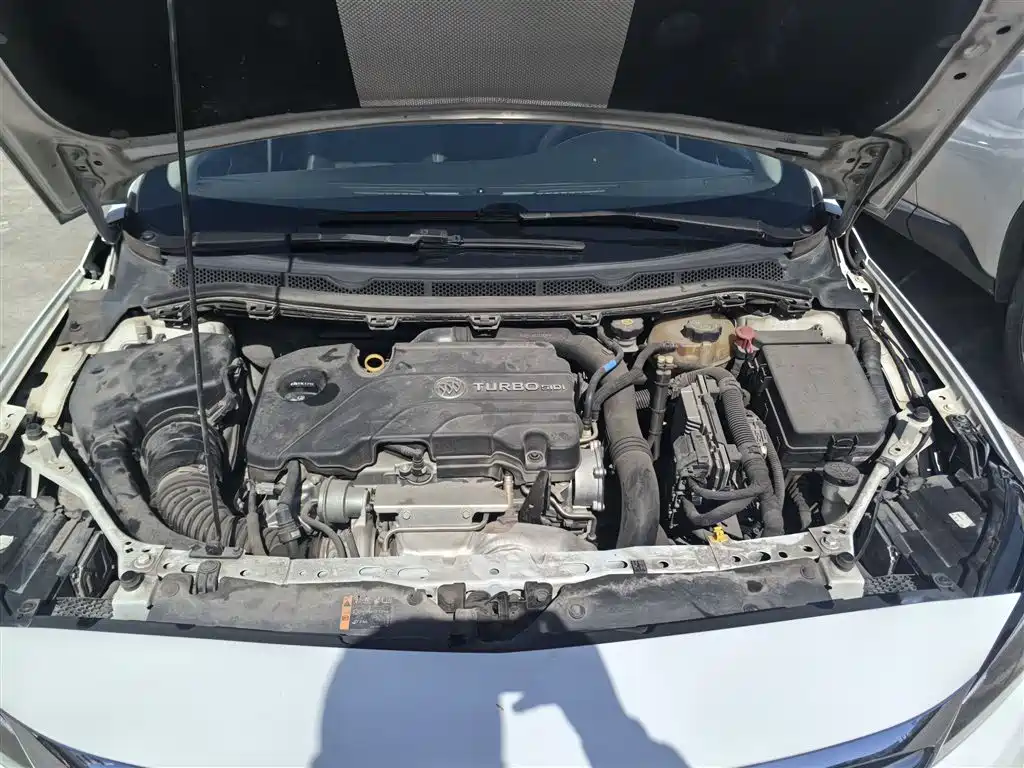 Buick Verano 2018 Sedan 20T Dual Clutch Leading фото 16