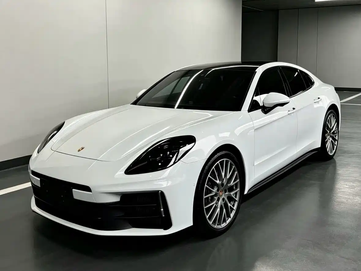 Photo 1 - Porsche Panamera