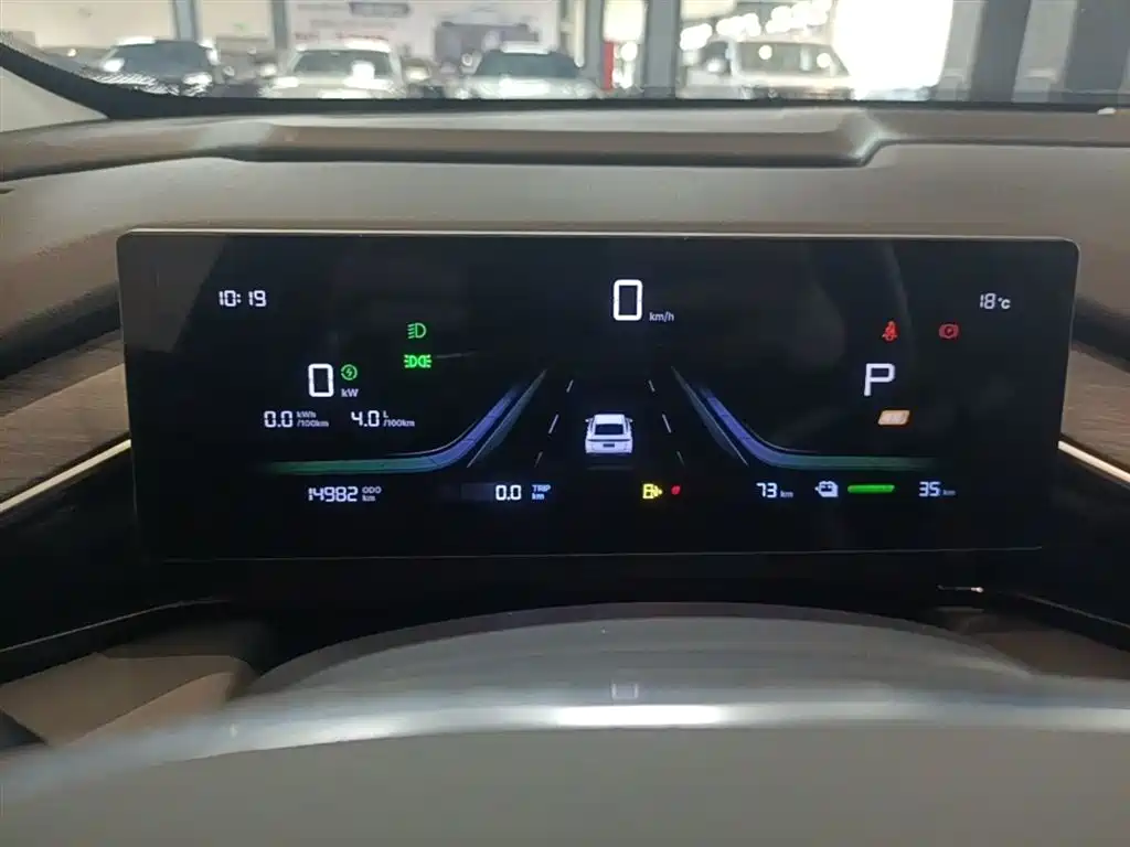 Geely Galaxy Galaxy L6 2025 EM-i 60km Voyage Edition фото 12