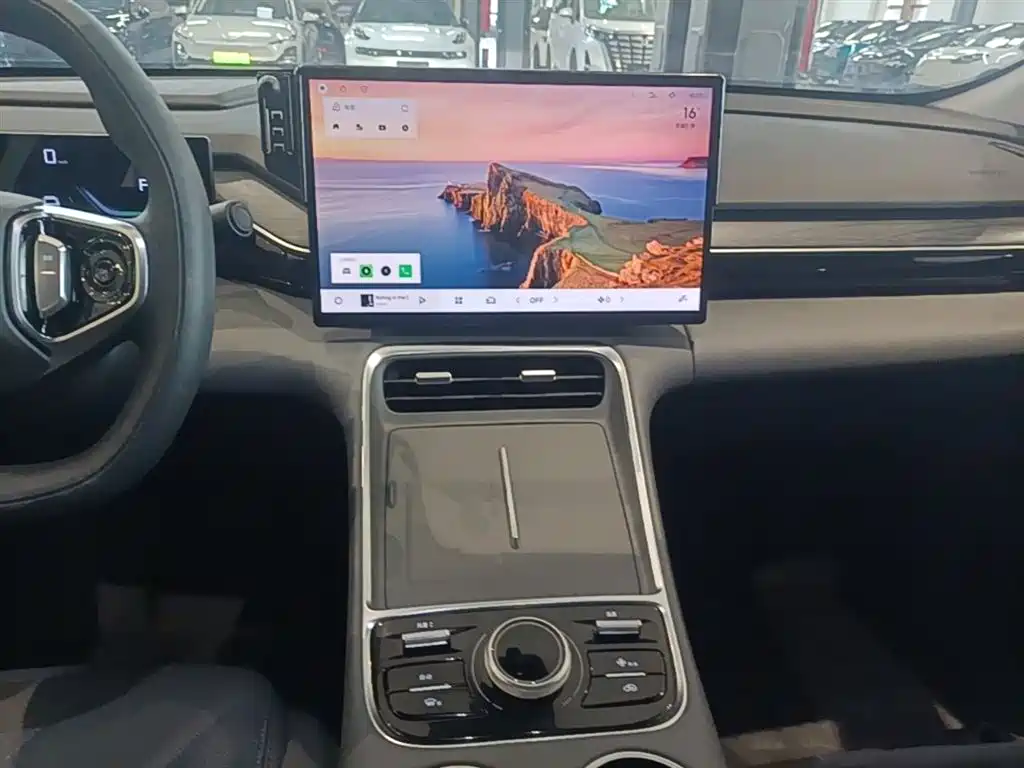 Geely Galaxy Galaxy L6 2025 EM-i 60km Voyage Edition фото 13
