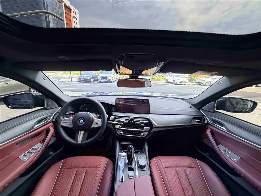 BMW 5 Series New Energy 2022 Facelift 535Le M Sport Package фото 6