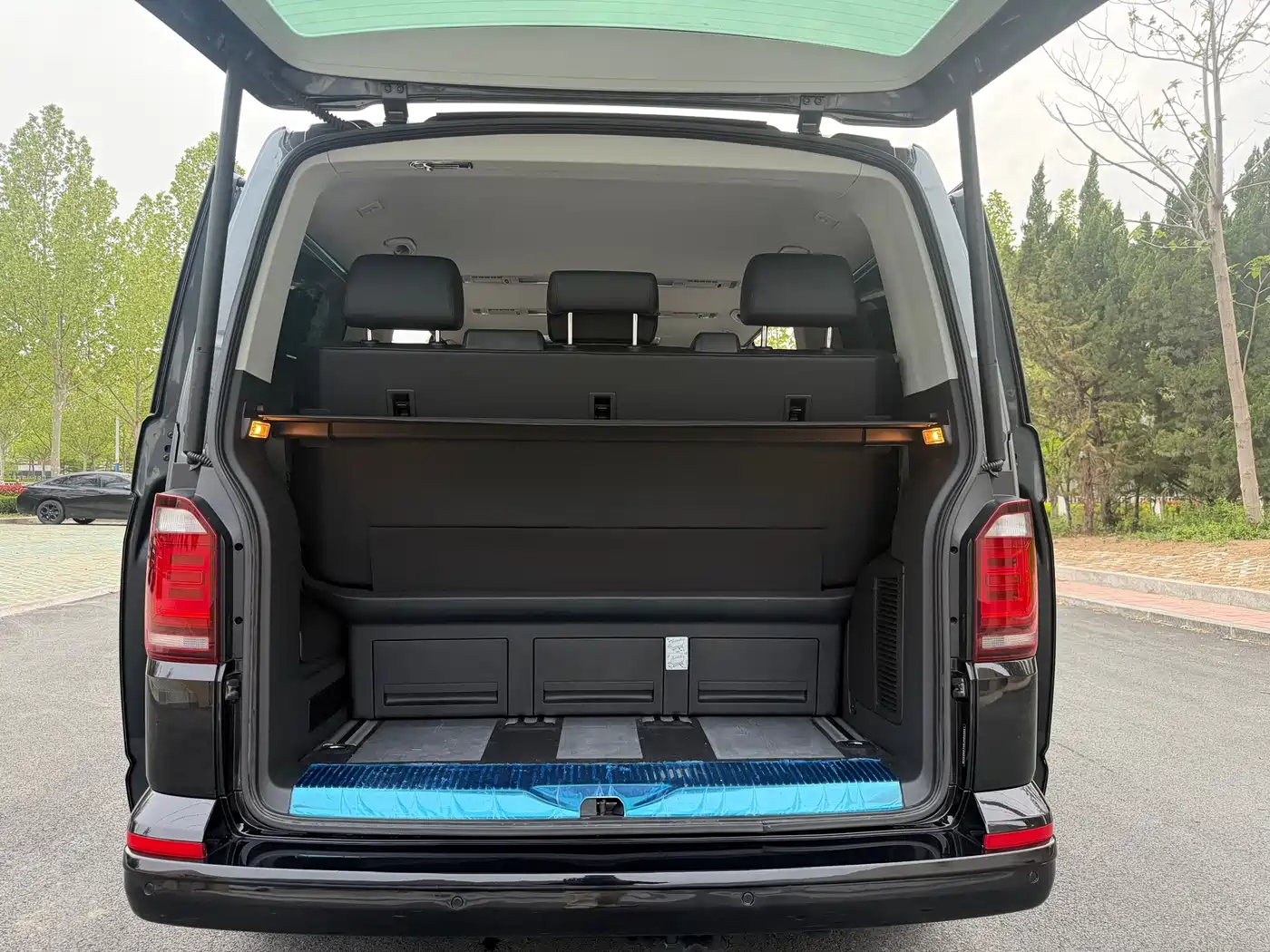 Volkswagen Multivan 2018 2.0TSI 4WD Explorer Edition 7-Seater фото 25
