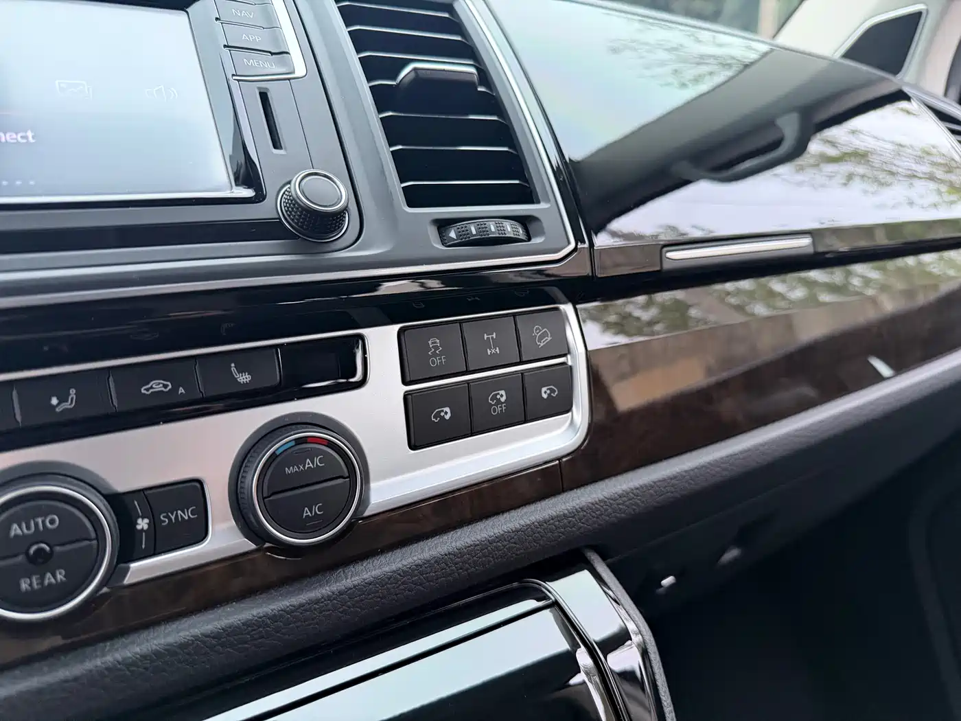 Volkswagen Multivan 2018 2.0TSI 4WD Explorer Edition 7-Seater фото 10